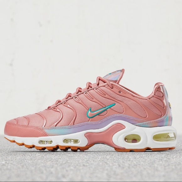 orange and pink air max plus